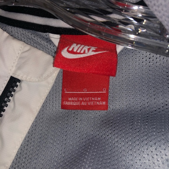 Nike jacket - Picture 2 of 3